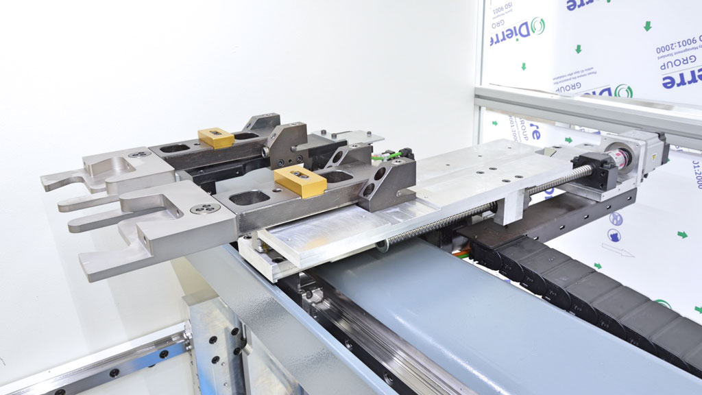 CNC-controlled automated press brake backgauge