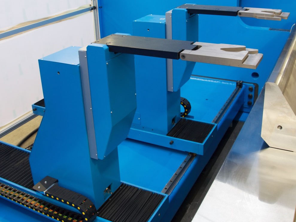 CNC-controlled automated press brake backgauge