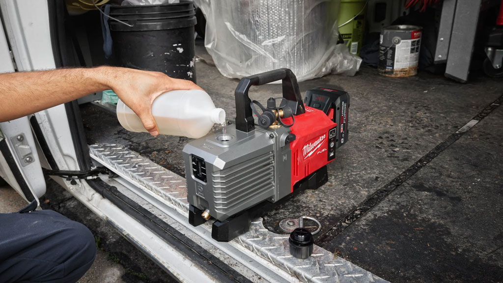 MILWAUKEE M18 FVP5 vacuum pump 5 CFM