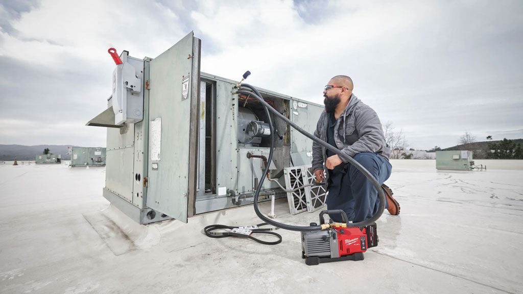 MILWAUKEE M18 FVP5 vacuum pump 5 CFM