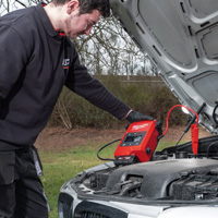 MILWAUKEE M18 JS 2000 jump starter booster za auto